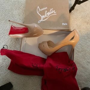 Never worn.  Canceled wedding